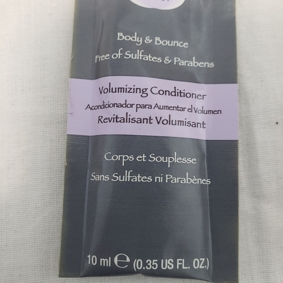 Travel Kit Hask Shampoo and Conditioner 2 Blade Schick Razor And Vanity Set - Picture 7 of 8